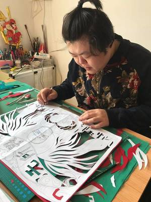 禪城文藝作者以剪紙、書法為載體，為武漢加油打氣并承辦展覽活動